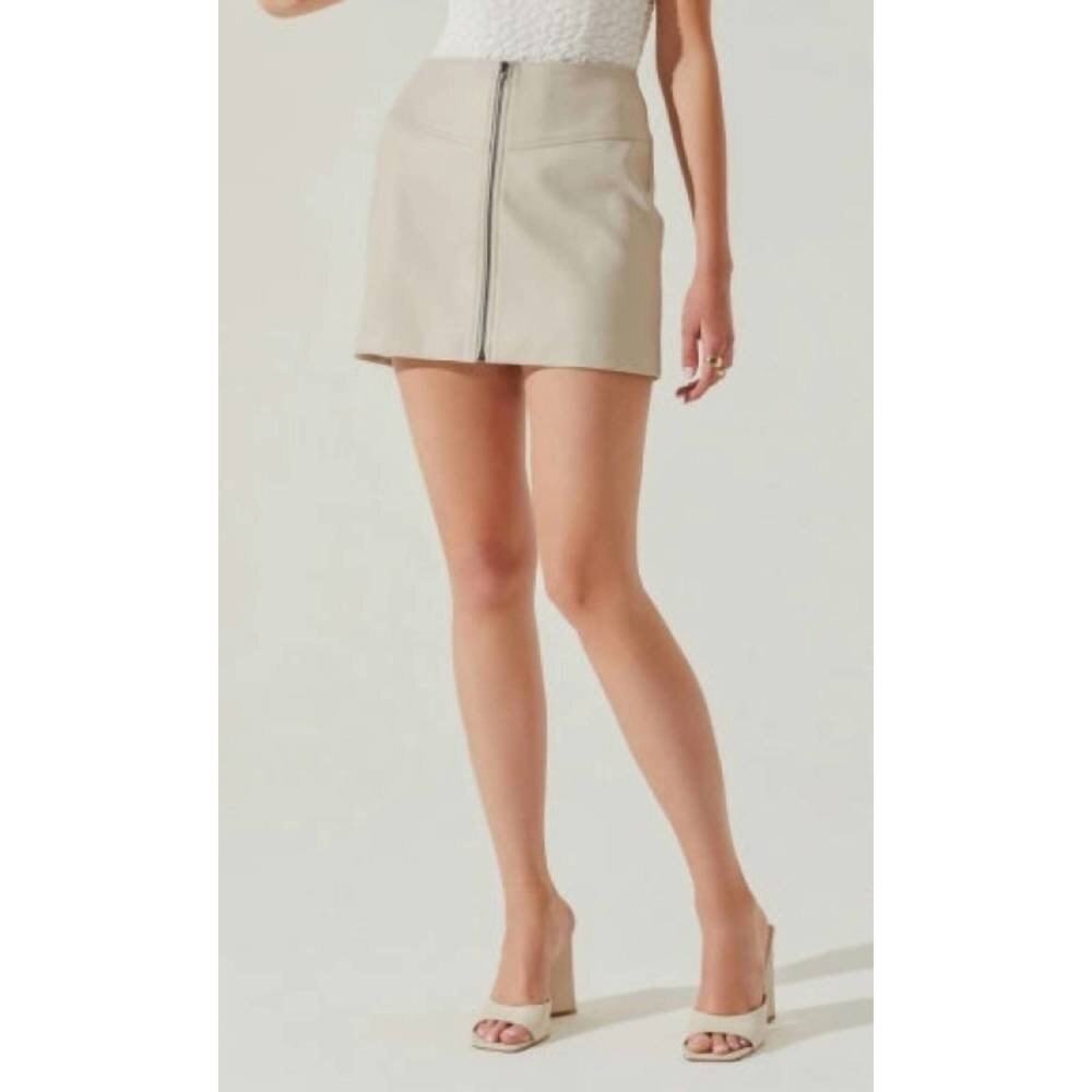 ASTR The Label Tracy Faux Leather Zip Mini Skirt Ecru‎ Size S NWOT